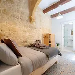 'notabile' - Private Townhouse In *