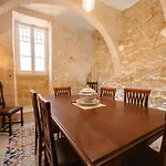 'notabile' - Private Townhouse In *