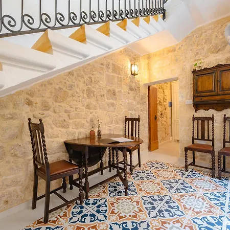 'notabile' - Private Townhouse In *