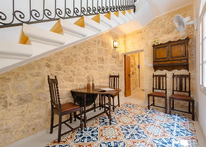 'notabile' - Private Townhouse In *