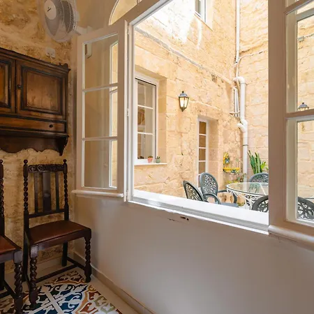 'notabile' - Private Townhouse In *