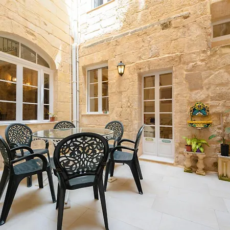 Nyaraló 'notabile' - Private Townhouse In *