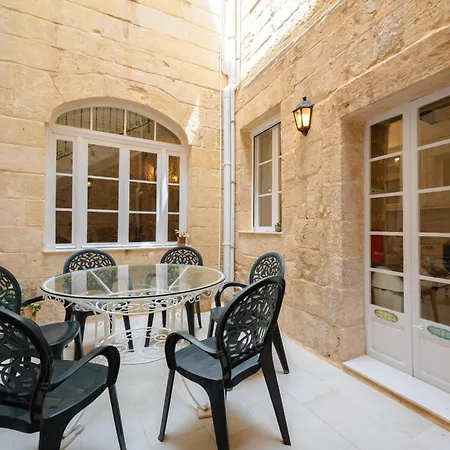 'notabile' - Private Townhouse In *